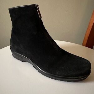 La Canadienne Tiana Top Zipper Black Suede Ankle Winter Boot  31315 Size 6.5